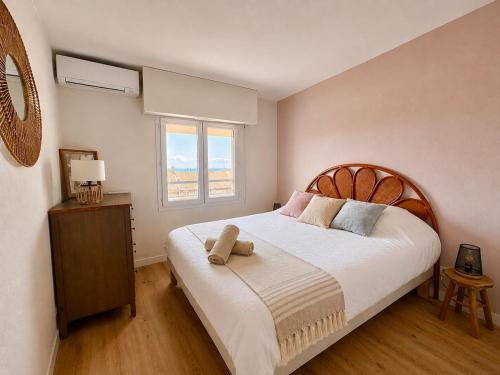 Appartement 1 chambre rénové climatisé, terrasse aperçu mer, garage, dernier étage, port et plage à pieds