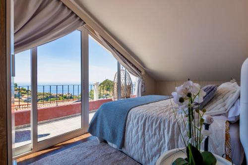a bedroom with a bed and a large window at Casa do Castanheiro in Campanário