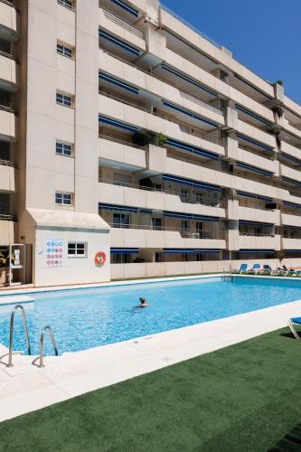 MARBELLA BANUS SUITES - Newly Renovated Premium 2BR-2BA Apartment - Steps to the Beach & El Corte Ing Luxury Shoop - Balcony with Pool Views - Prime Puerto Banús Location - Ideal for Families - Marina Banús IV Complex