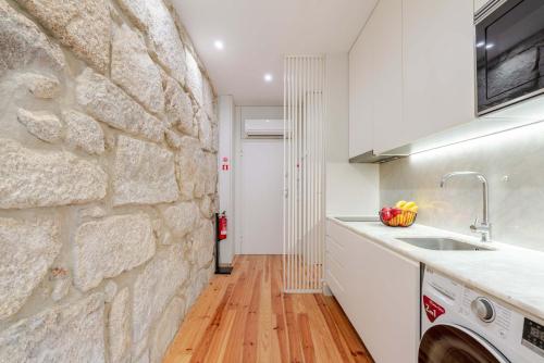 Bright Cozy & Central Studio by HostWise