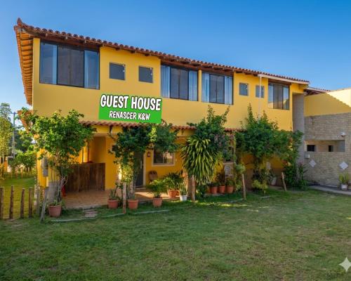 a guest house with a guest house embassy pay at Guest House Renascer K&W in Cabo Frio