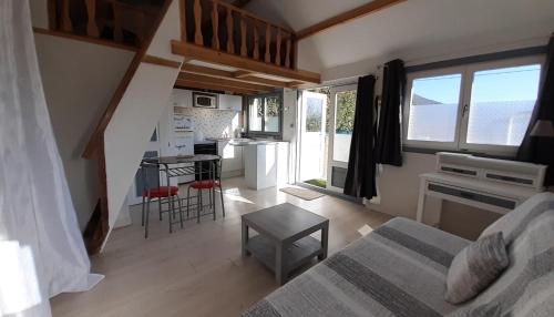 a living room with a bed and a kitchen at Ribella in Appietto