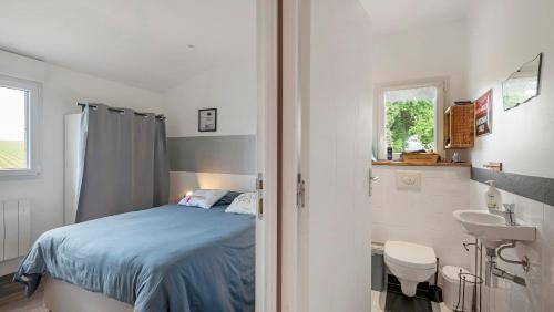 a small bedroom with a bed and a sink at Gîte Le Relais De Jehan in Saint-Malo des 3 Fontaines