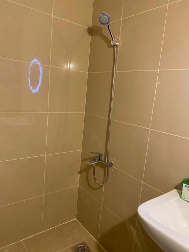 a shower with a shower head in a bathroom at Chalet 103 - Zresidence - Faitroun in Al ‘Aqabah