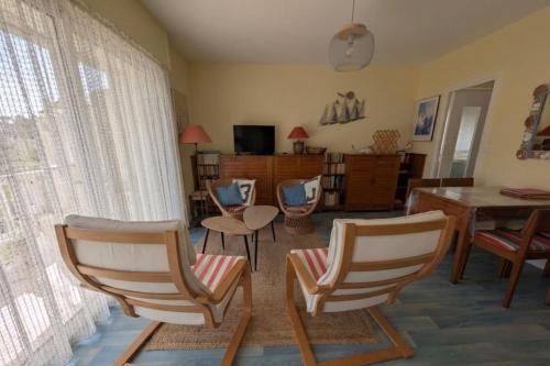 42m overlooking the pine forest and near the sea