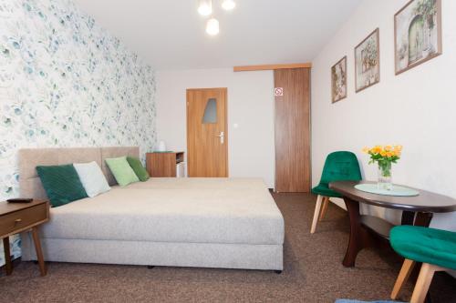 a hotel room with a bed and a table and chairs at Waldi in Grzybowo