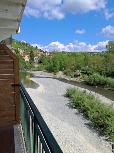 a view of a river from a balcony at B&B Giù di sotto in Gavi