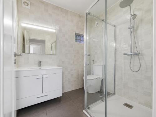 Central & Sunny 2BR Apt Near Beach, By TimeCooler