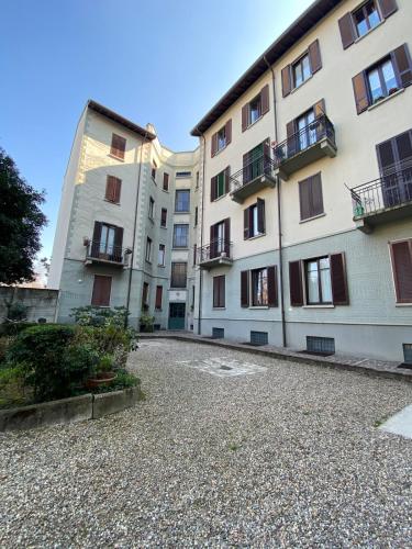 Bright 70sqm Navigli Flat with AC & Design