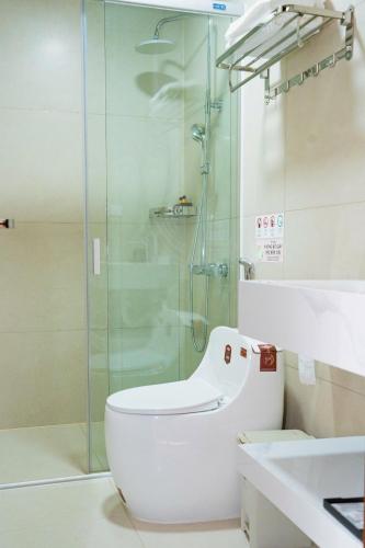 a bathroom with a toilet and a glass shower at Khách sạn SOLAR HOTEL in Phúc Trì