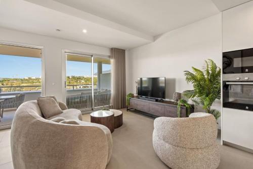 Modern apartment with terrace, sea and mountain views photo 11