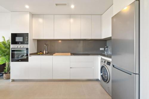 Modern apartment with terrace, sea and mountain views photo 13
