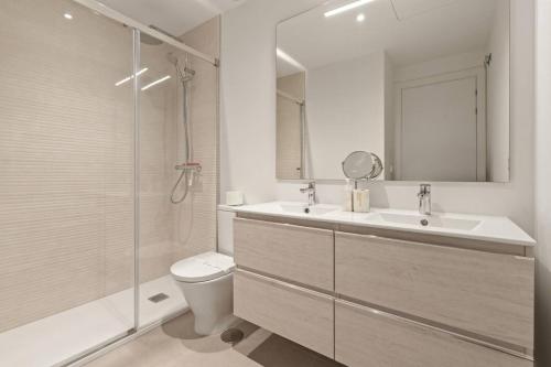 Modern apartment with terrace, sea and mountain views photo 15