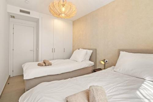 Modern apartment with terrace, sea and mountain views photo 16
