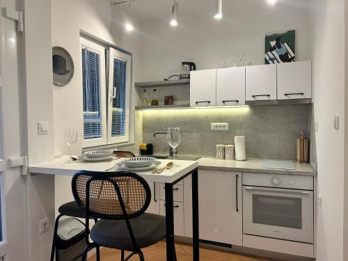 Studio Apartment Smile, near beach & center, free parking, balcony