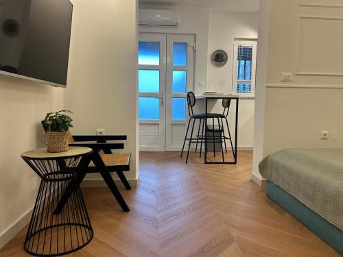Studio Apartment Smile, near beach & center, free parking, balcony