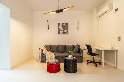 Athenian Greek Art Apt next to Acropolis & Metro