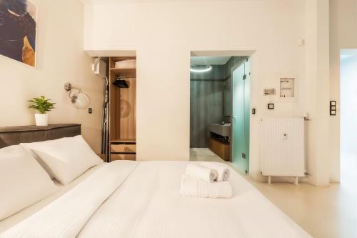 Athenian Greek Art Apt next to Acropolis & Metro
