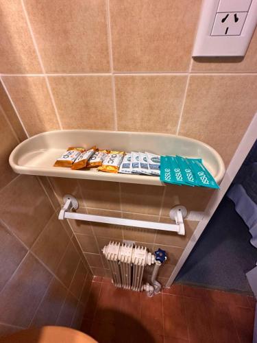 a shelf in a bathroom with some food on it at La Domanda Hostería in Villa Berna