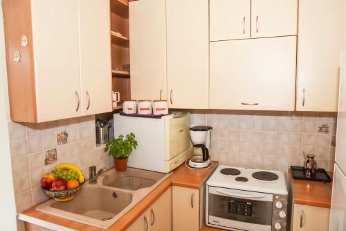 Sunny and Quiet 1 Bedroom Apt