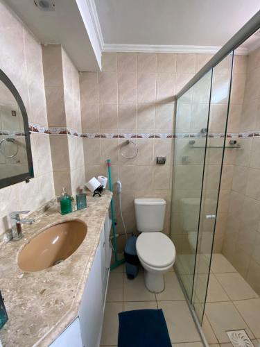 a bathroom with a toilet and a sink and a shower at Antigo hotel murubira in Belém