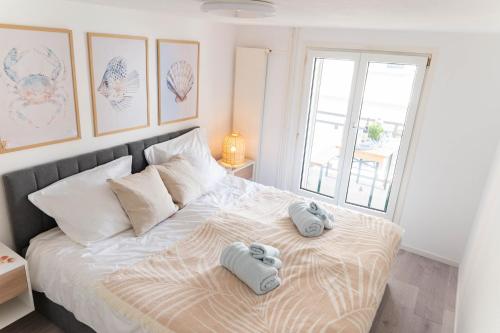 Beyond Cozy, Coastal Design, Balkon & Parkplatz