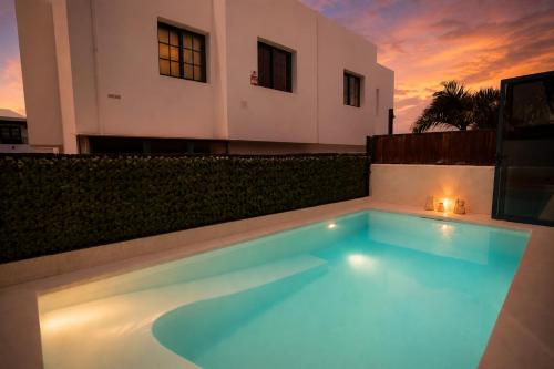 Villa Apapache with Private Heated Pool and Beach - 5 Min Walk