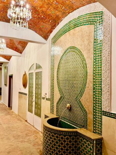 a bathroom with a fountain in the middle of a room at Ferme Oasis de Fes in Fez