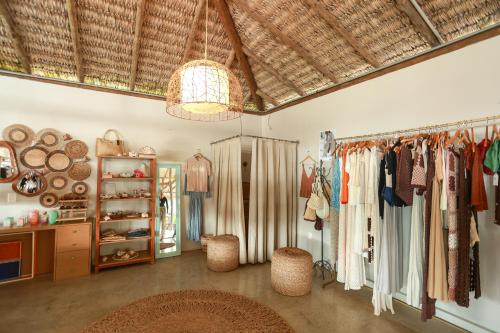 a dressing room with a rack of clothes at Hotel Manati in Barra Grande