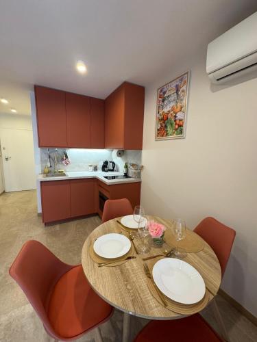 French Riviera Chic Cocoon - pool, beach, parking