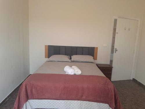 a bedroom with a bed with two towels on it at Apartamento Solaris in Cunha