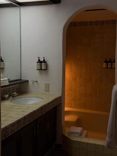 a bathroom with a sink and a shower at Hotel Hacienda Taboada (Aguas Termales) in San Miguel de Allende