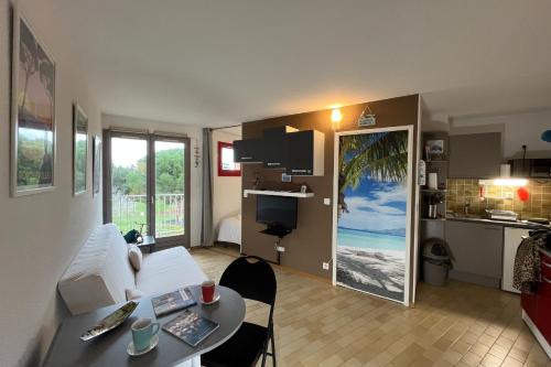 The Little Arbanais Ideal studio near the sea