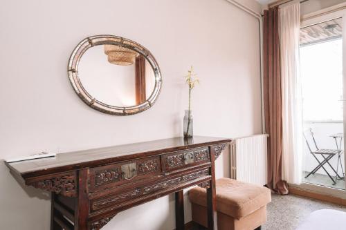 4BR Apartment & Sleeps eight & Near Park Guell