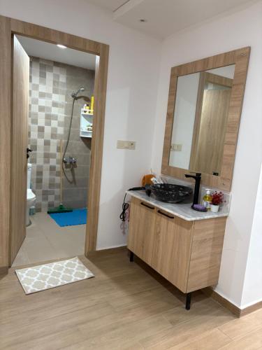 a bathroom with a sink and a mirror at Marinamer 1 in Saïdia