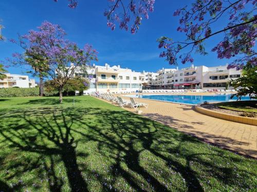 Dunas Alvor with pool view and parking in the city center