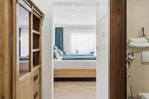 a bedroom with a bed and a window at Schwarzwald Ledi - Bed & Breakfast Feldberg in Feldberg