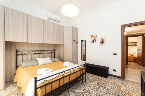 a bedroom with a bed with two towels on it at "Cà Niella" in centro e a 9 m dal mare in Savona