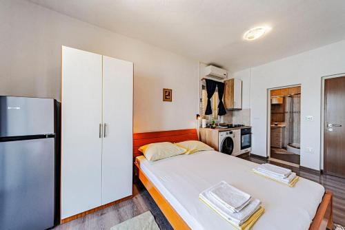S 1 - studio just 50m from the beach with sea view