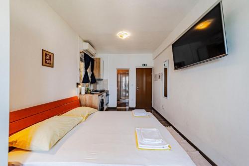 S 1 - studio just 50m from the beach with sea view