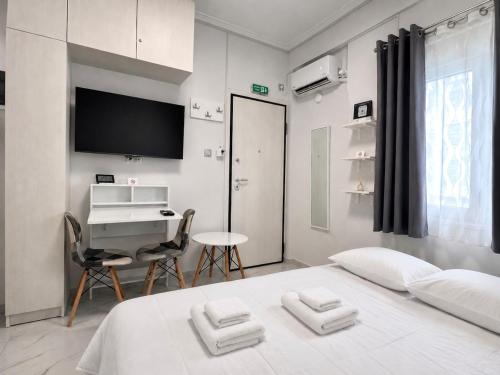 Athens Explorer Studio Near Transit by ΜPS