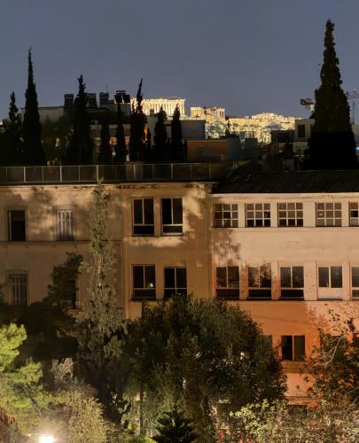 A-04. Renovated 2019. Great studio.ACROPOLIS views