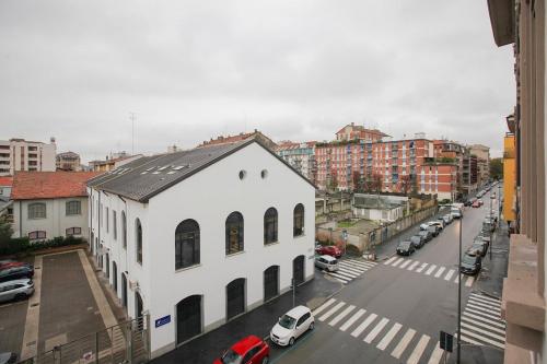 Only 10 min to Duomo with Free Private Parking - Milan Easy Living