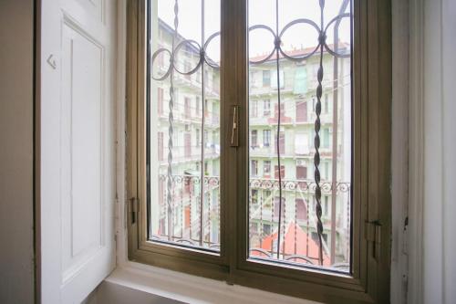 Only 10 min to Duomo with Free Private Parking - Milan Easy Living