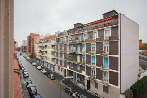 Only 10 min to Duomo with Free Private Parking - Milan Easy Living