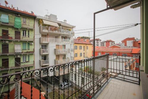 Only 10 min to Duomo with Free Private Parking - Milan Easy Living
