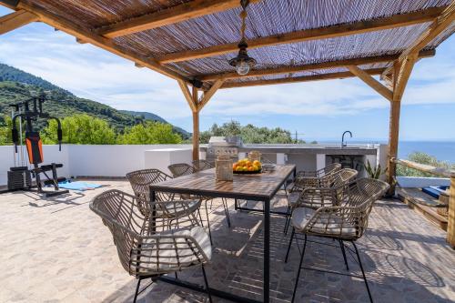 LemonTree Villa Rooftop Jacuzzi And Sea Views