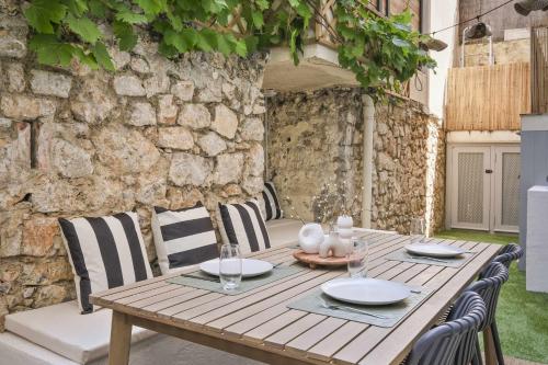 A063 Superbe 2 chambres avec terrasse Centre