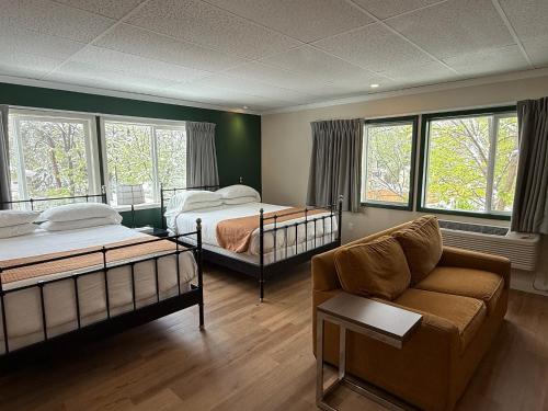 a living room with two beds and a couch at Boulder Twin Lakes Inn in Boulder