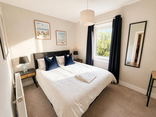 Foto South Gyle House - SuperFast WiFi and Free Parking - 7 minutes from Edinburgh Airport 1